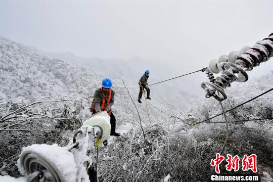 秭归人口_屈原故里湖北秭归 近万人包粽子成功挑战吉尼斯世界纪录(3)