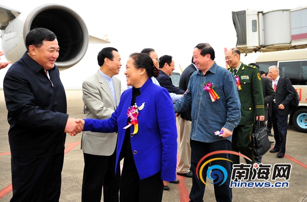 海南全国人大代表、政协委员启程赴京开两会