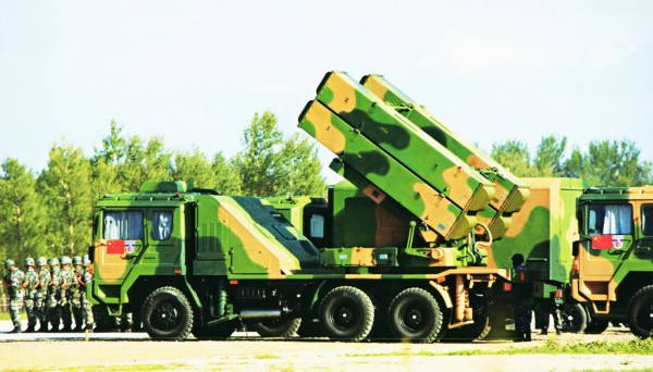 歼10机群对抗红旗6防空导弹 演练突防拦截(高清组图)