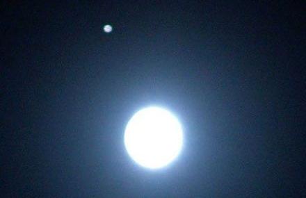 晚上的月亮和太阳 6411845122310164271.jpg