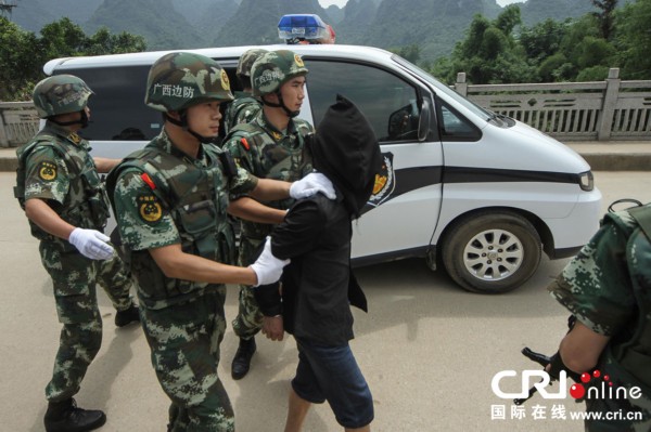 国际在线消息(记者 唐伟强)中国警方6日在广西龙州县水口口岸将越 