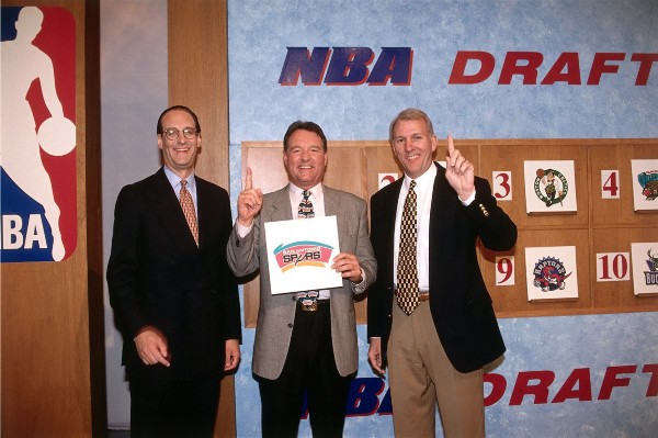 倒霉蛋与幸运儿:NBA选秀乐透抽签史大盘点