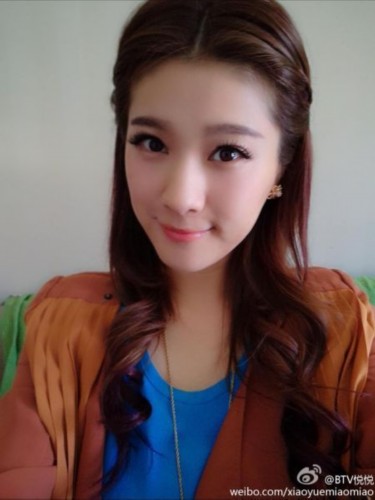 <em>美女</em>主播遭粉丝死亡威胁 甜美私照曝光(组图)_