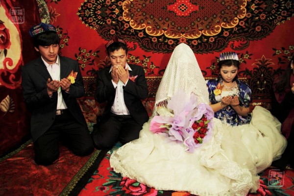 新娘子结婚视频维吾尔族 7860176371433846026.jpg