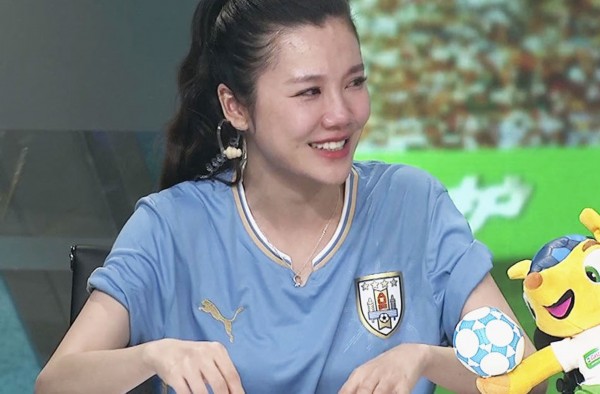 央视女主播刘语熙世界杯直播中痛哭[高清大图
