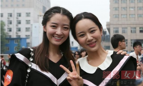 <em>家有儿女</em> 长大啦 <em>张一山杨紫</em>毕业照抢镜(组图)