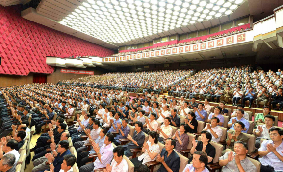 《劳动新闻》7月4日报道,在朝鲜民主主义共和国建立者金日成逝世20