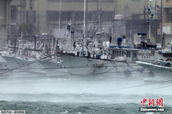 超强台风袭击日本 冲绳地区降暴雨