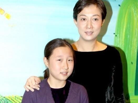 成龙旧<em>情人</em>吴绮莉不畏<em>做</em>小三 追68岁香港议员