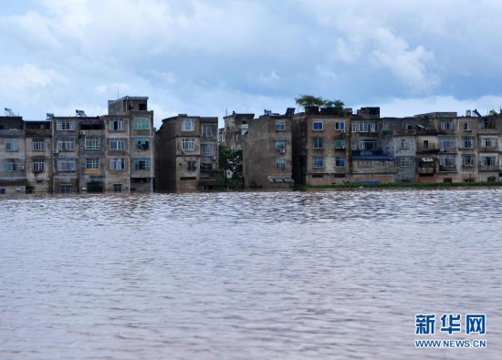 广西宁明明江出现超警戒水位 县城部分地区被