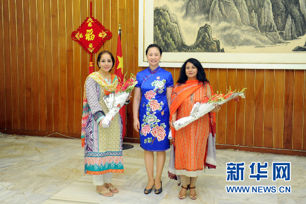 中国驻巴使馆为巴基斯坦学生团参加国际学生