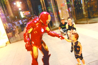 迷恋超级英雄自制钢铁侠战衣(图)