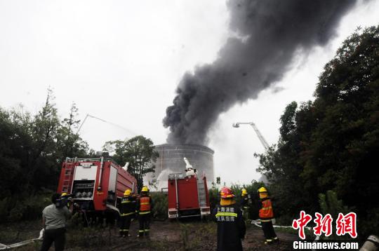 上海一5500吨含硫污水调节罐燃烧 火势被扑灭