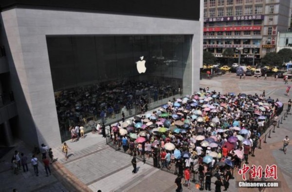 今非昔比?苹果重庆新店大学生兼职充场