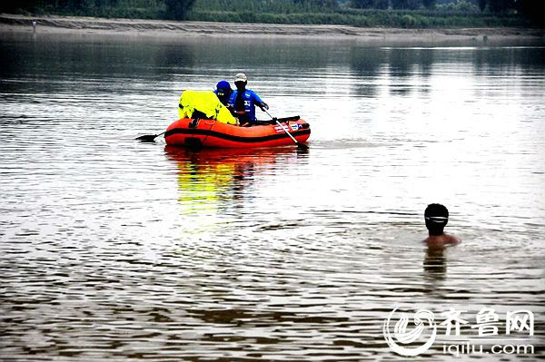 济南三少年黄河游泳溺亡:一人遇险后两人施救