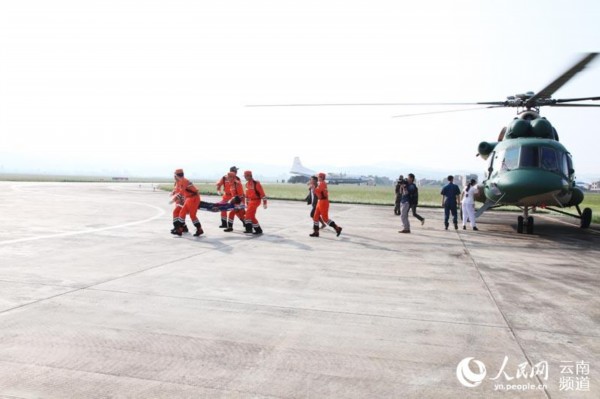 昭通机场已转运鲁甸地震伤员433人次
