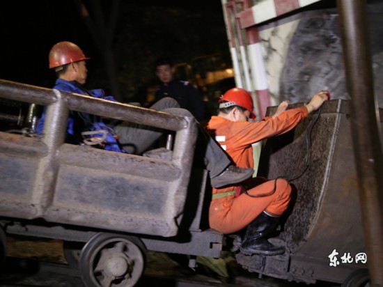 鸡西煤矿透水事故25人被困 矿主被警方控制