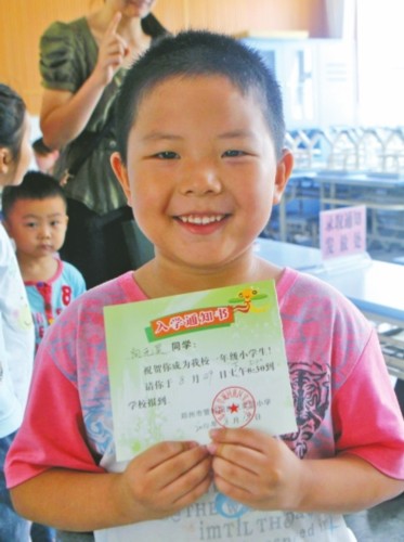郑州:外来务工人员为让子女上学需一天内搬家