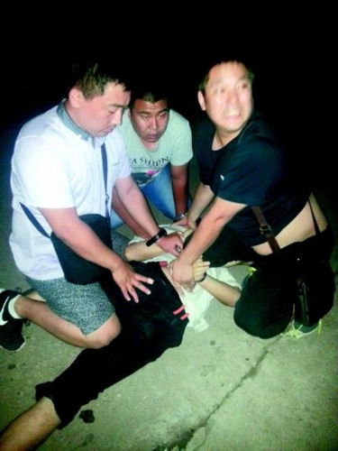 男子没钱上网劫杀女邻居 仅抢到20元钱一部手