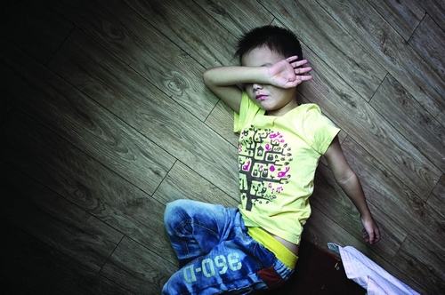 长沙5岁自闭症孩子走失 数百好街坊一起寻找_