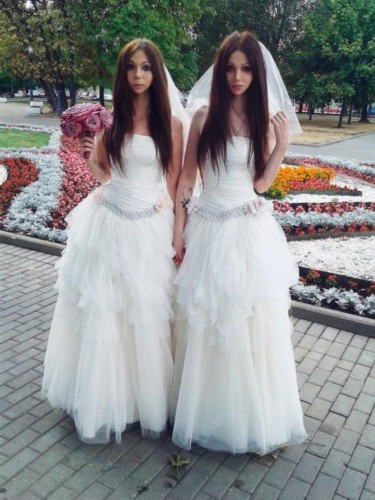 新郎新娘穿婚纱的图片_了解一下新郎新娘应该如何订婚纱拍摄