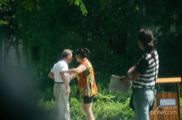浙江宁波:公园里暗藏老年人色情服务