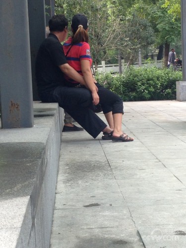 浙江宁波:公园里暗藏老年人色情服务