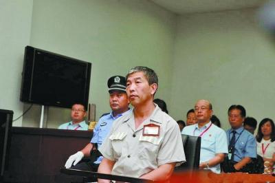 金哨陆俊减刑出狱:卖力刷厕所 积分攒39页纸