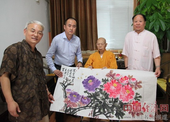 易经实用学家王粤生(左一),国画大家刘天明(右一)与一诚法师(右二)