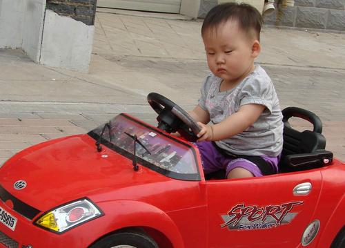 男子自扇耳光抗疲劳 开车多久算疲劳驾驶?