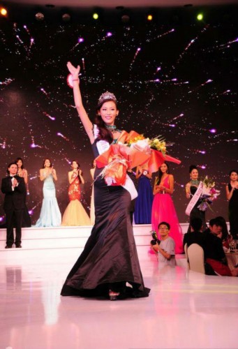 环球小姐中国区决赛 19岁许乃蜻获中国区冠军(图)