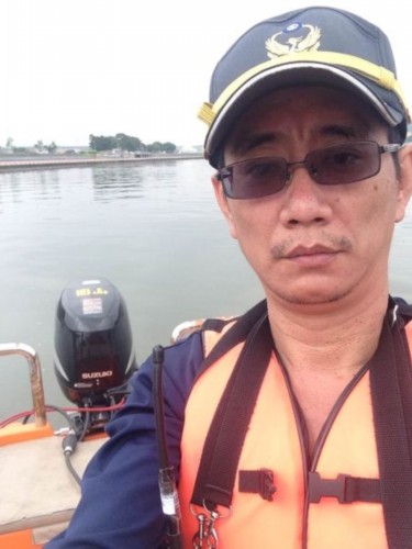 台北消防员大叔兼职高尔夫裁判 享受服务他人