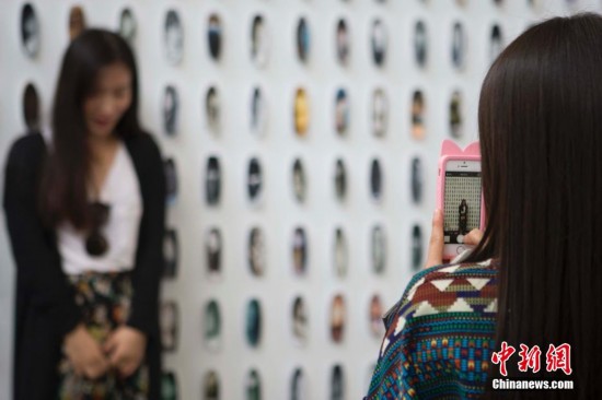 摄影师用千幅摄影作品阐释色即是空