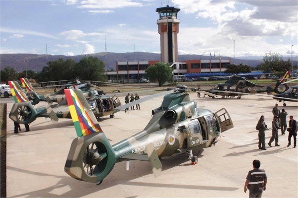 玻利维亚陆军接收中国直升机 总统出席(组图)_
