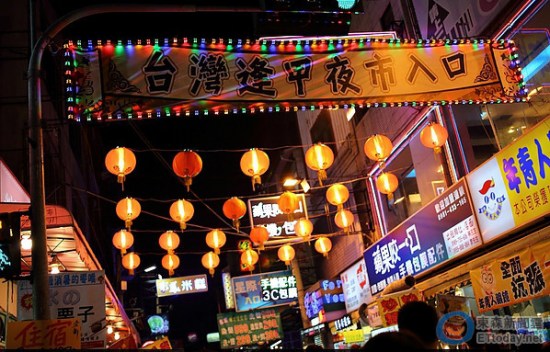 台湾10大夜市逢甲夜市夺冠 小吃臭豆腐最受欢