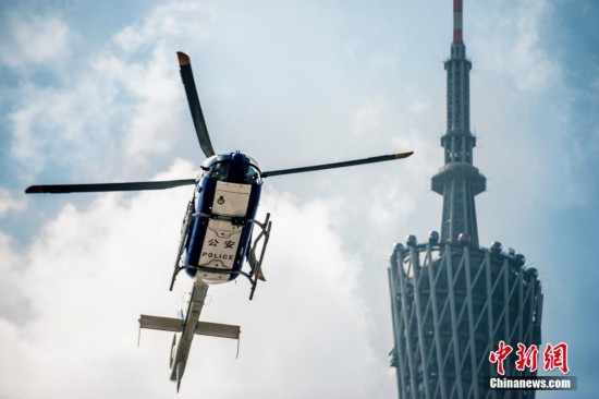 广州警方首次启动空中巡逻防控勤务