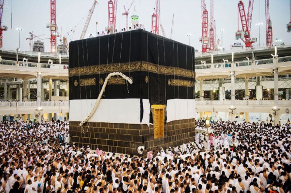 上万穆斯林目睹麦加天房换"新装"(高清)_新闻中心_中国网