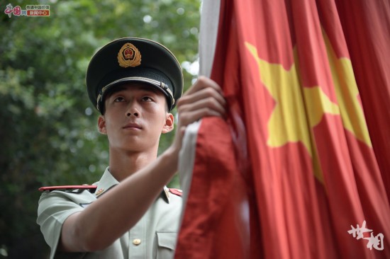 "90后"国旗手是如何炼成的_体育中国_中国网