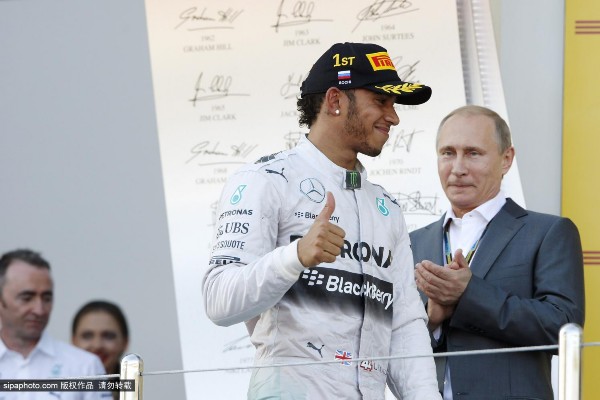 F1俄罗斯站:梅赛德斯夺车队总冠军 普京到场颁
