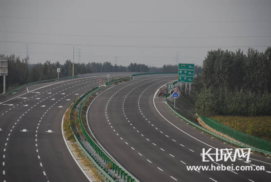 京台高速公路(廊坊段)路面工程全部完工