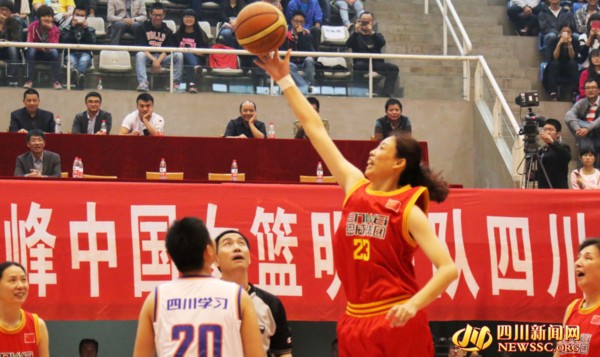 郑海霞率50岁中国女篮明星队PK四川学习队