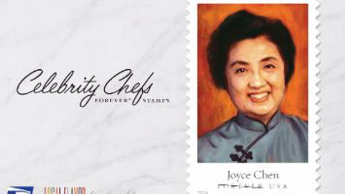 华裔名厨登美国纪念邮票 儿女传承中国饮食文