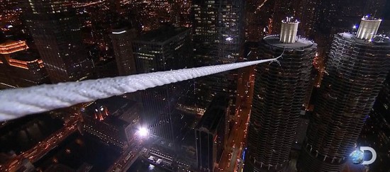 美 空中飞人 挑战高空蒙眼走钢丝 打破世界纪录