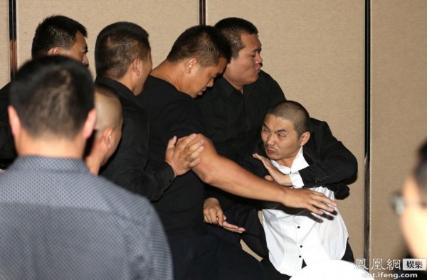 细数娱乐圈奇葩发布会:李小璐当场呕血