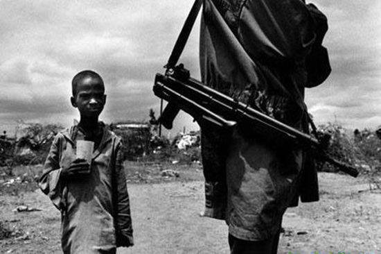 津巴布韦gdp_这位总统在位38年,将富裕发达的国家,建成世界第一穷国(3)