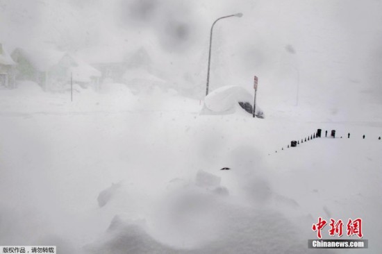 美国遭暴风雪袭击 多地气温急剧下降