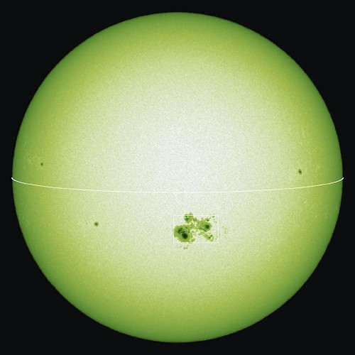 日本公布巨大太阳黑子群图片 可装66个地球(图)