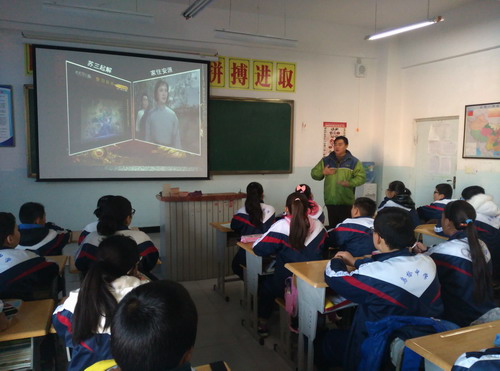 无锡援疆教师在新疆克州开设示范课_中国网教