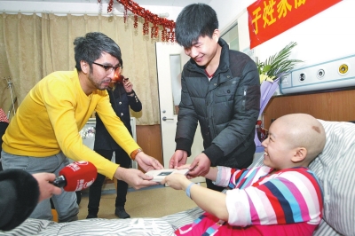 音乐<em>制作</em>人王童语来河南为范会香现场演唱《丫