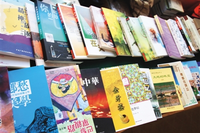 华人作家推动华人文学海外发展